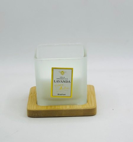 توزيعة شمعة مع صحن خشب